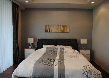 ホテルライク　寝室　アート